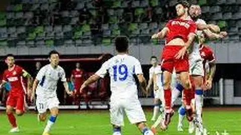 2025年WTA长沙望城赛季首站启幕，国内外网球精英红土赛场激烈角逐